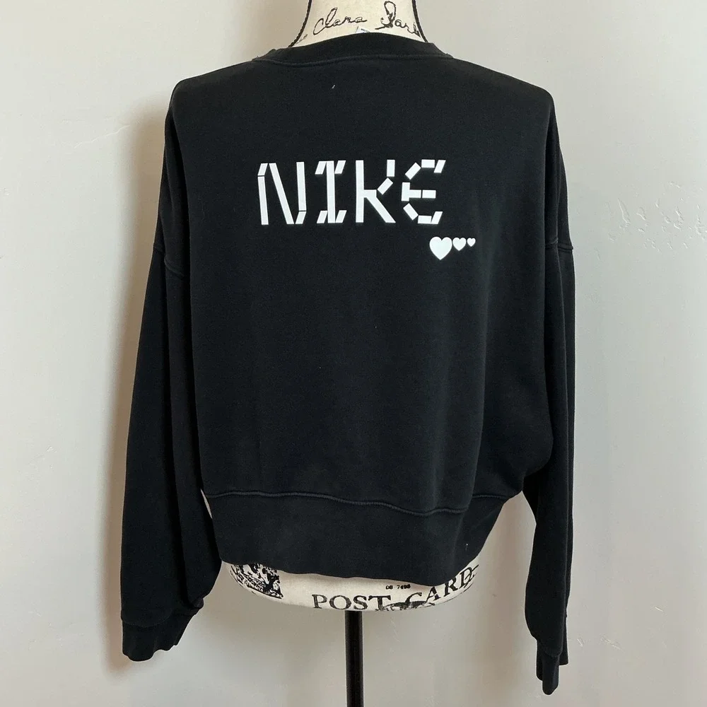 Nike Sportswear Black Cropped Crewneck Sweatshirt XS‎ Hearts Logo